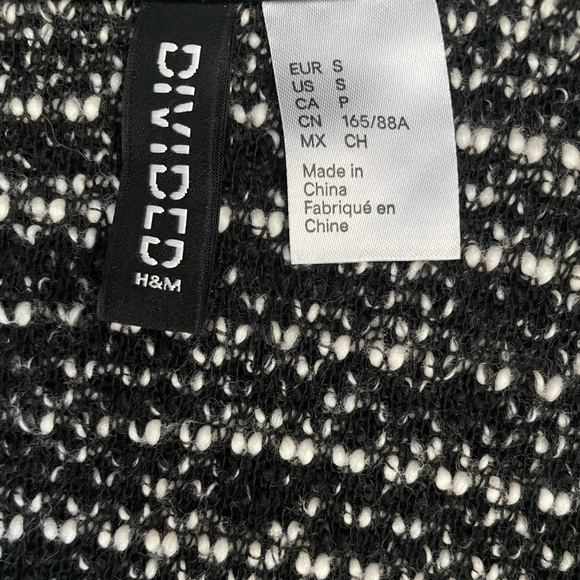 3 for $25 Black & White Cardigan Small - Picture 6 of 7